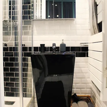 아파트 Charming Flat In *